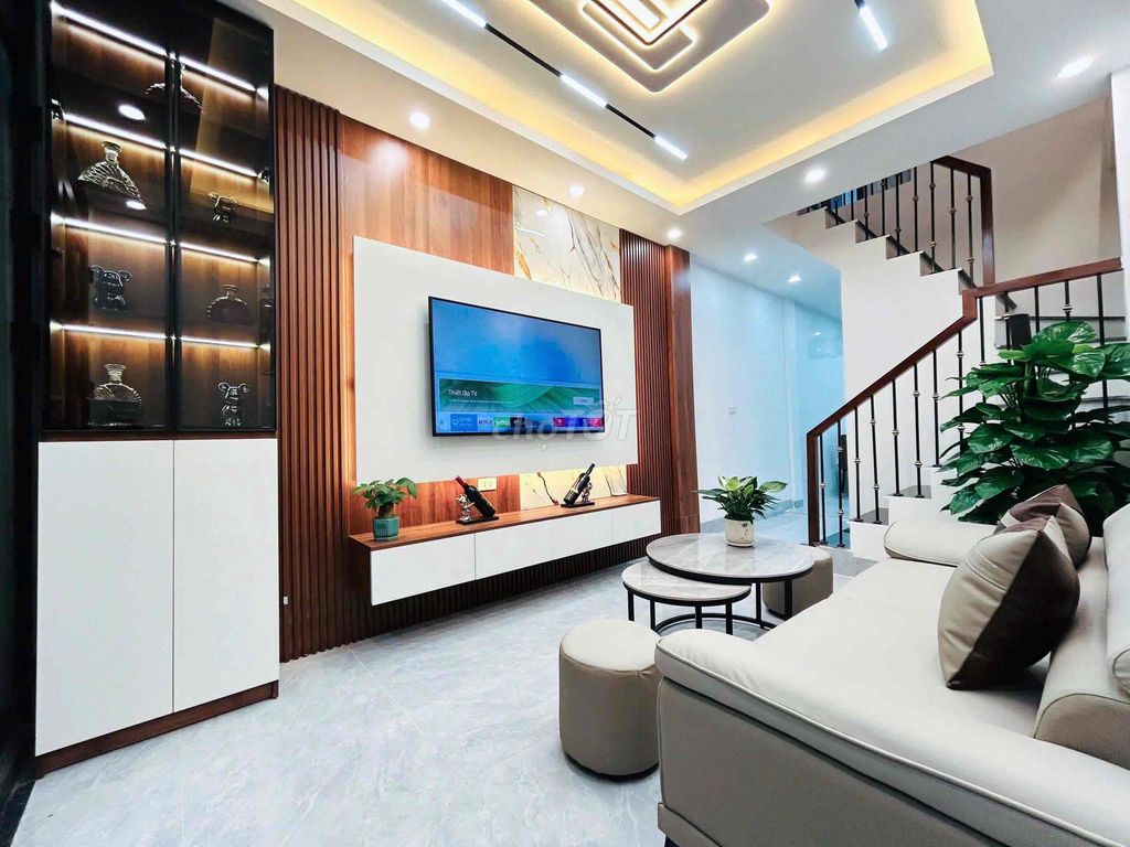Bán nhà Tân Phú - Để lại toàn bộ nội thất cơ bản