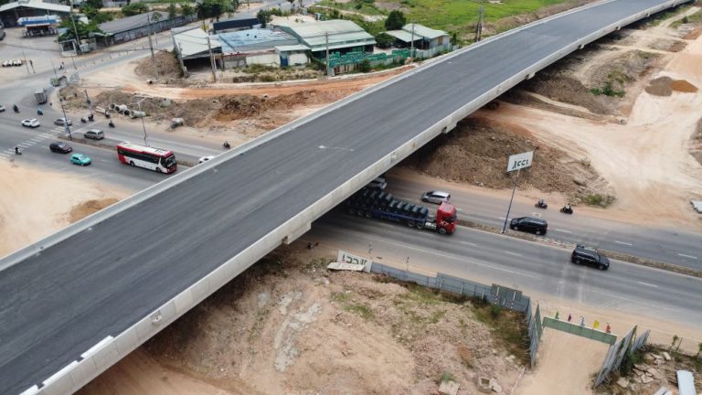 Tiến độ nút giao Vành Đai 3 và Quốc Lộ 13: Cầu vượt 1km sắp hoàn thiện